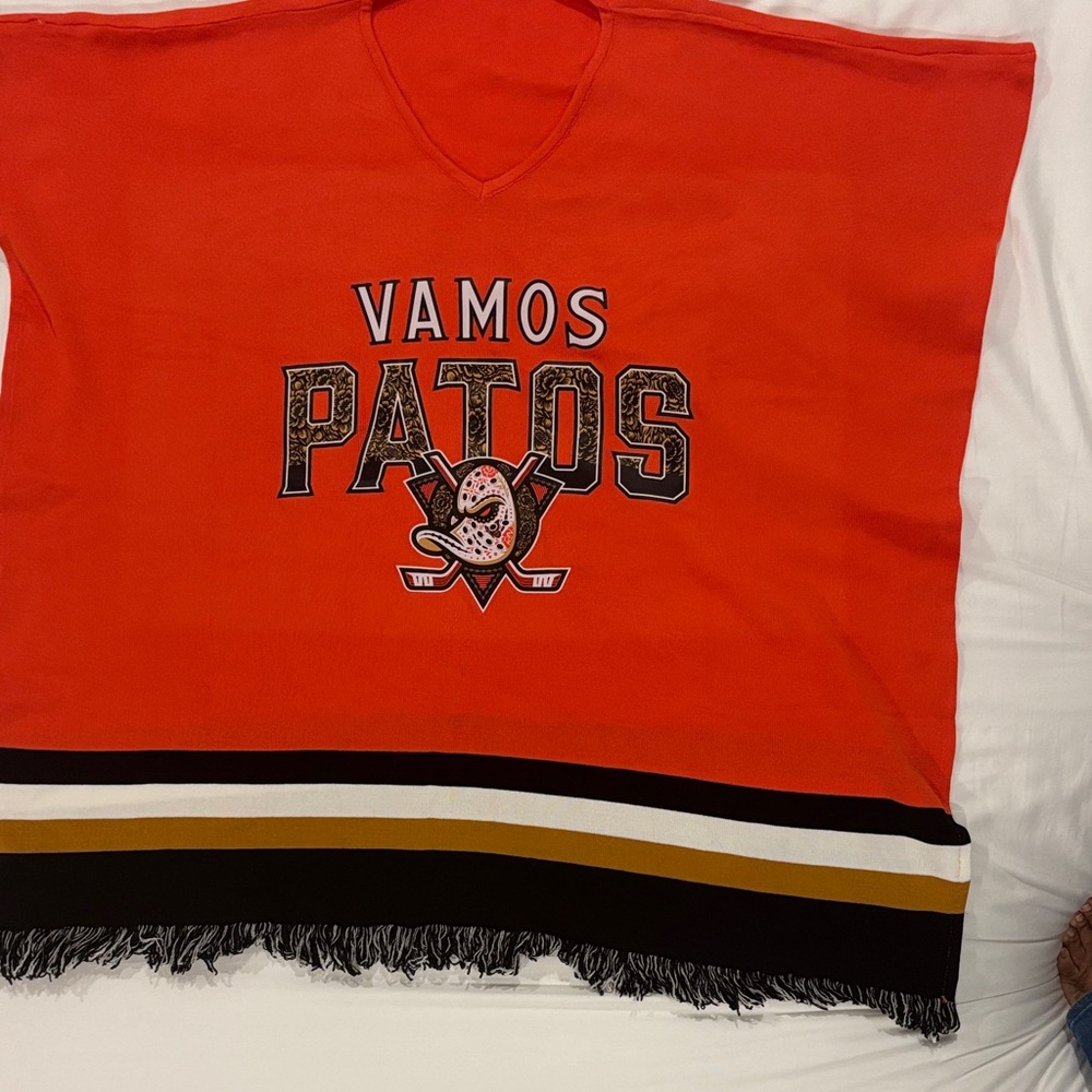 Día de Muertos Vamos Patos Orange Ducks Poncho